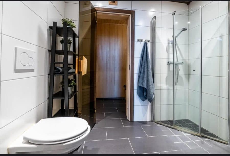 Badeværelse med sauna